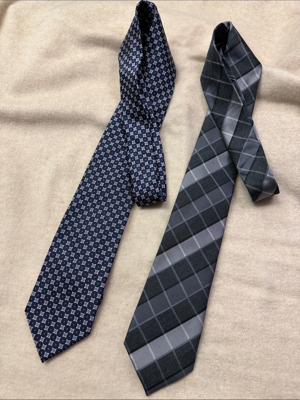 Kenneth Cole Reaction Navy Geometric Tie & Gray Plaid Tie Set